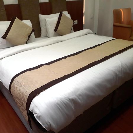 Airport Hotel Golden Bliss Near Delhi Airport ニューデリー エクステリア 写真