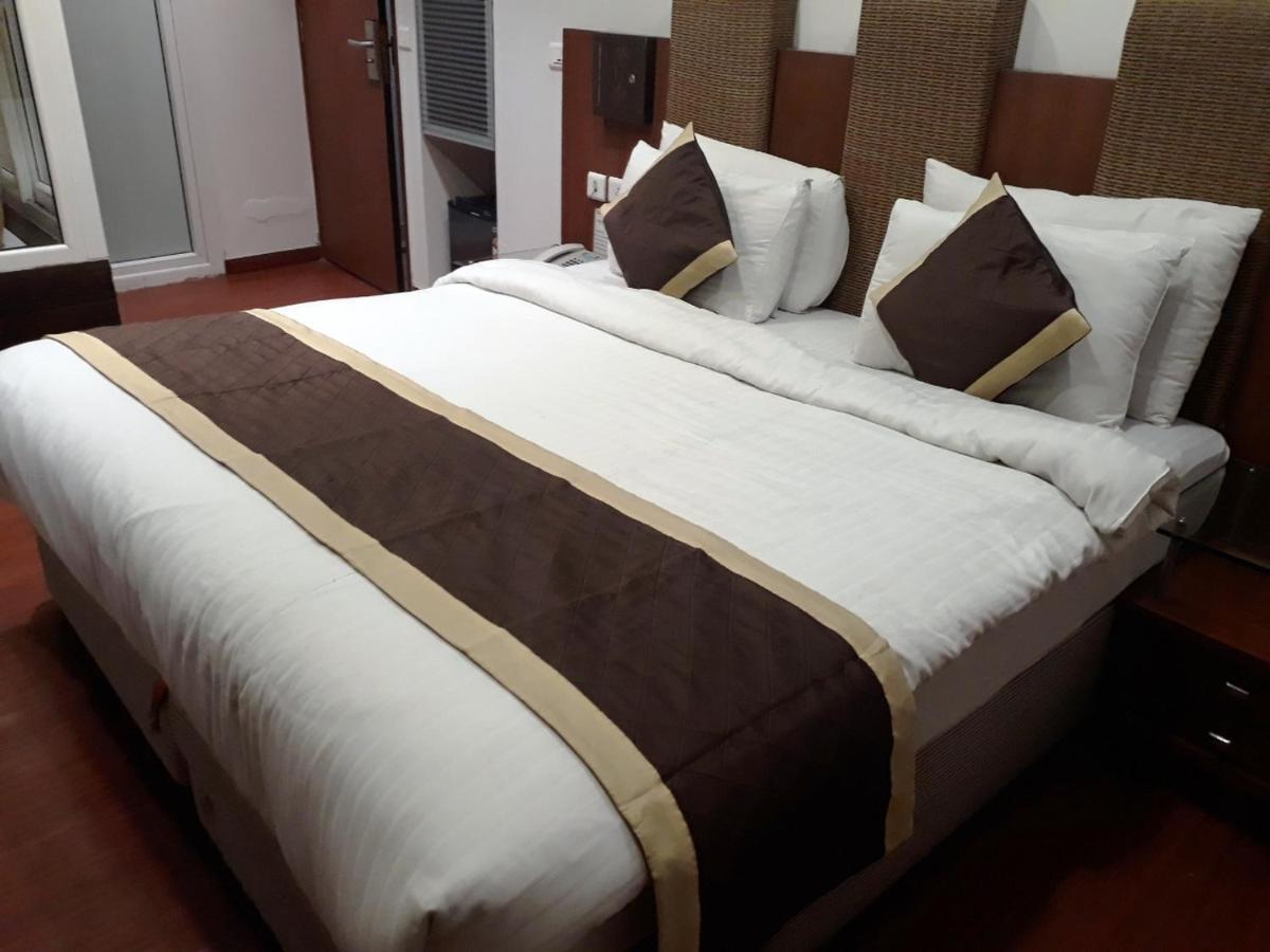 Airport Hotel Golden Bliss Near Delhi Airport ニューデリー エクステリア 写真