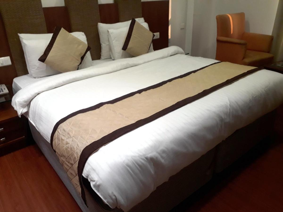 Airport Hotel Golden Bliss Near Delhi Airport ニューデリー エクステリア 写真