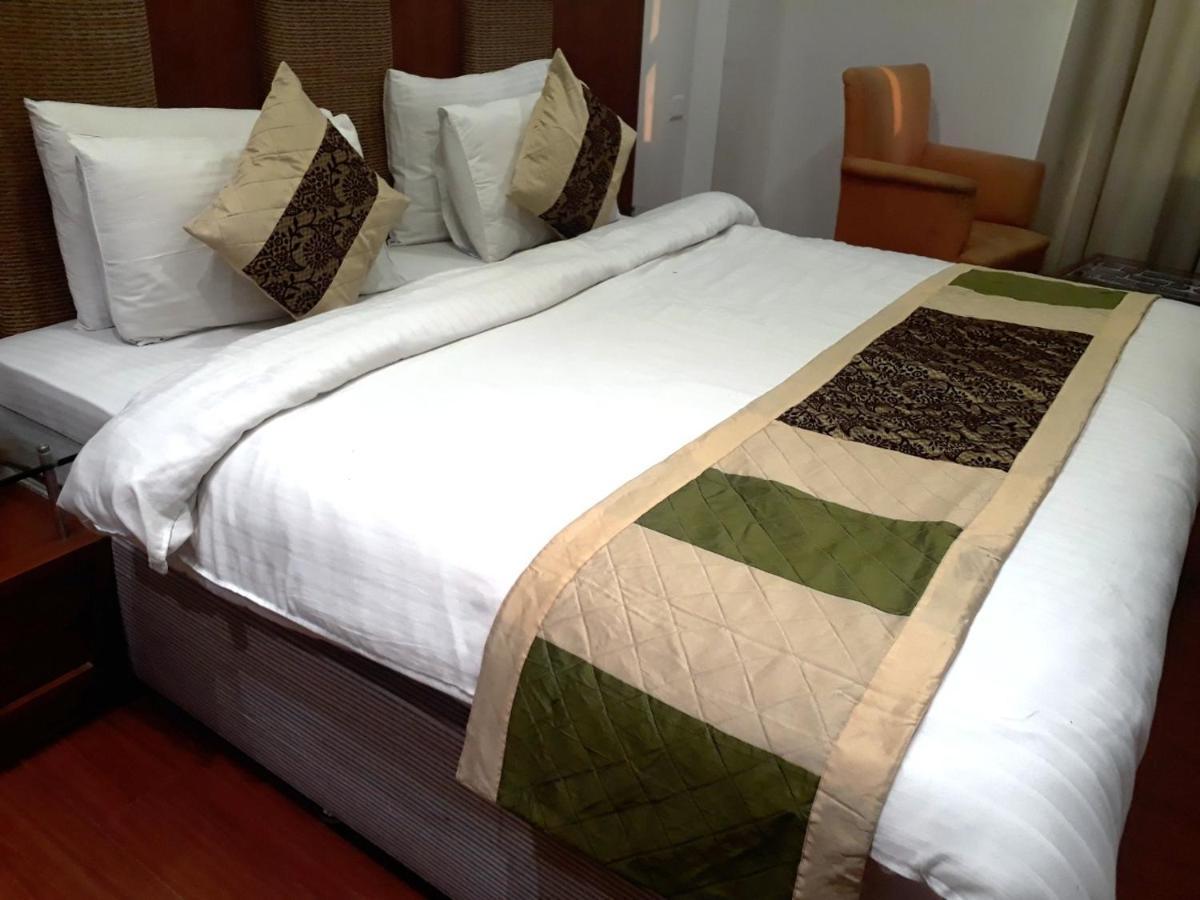 Airport Hotel Golden Bliss Near Delhi Airport ニューデリー エクステリア 写真