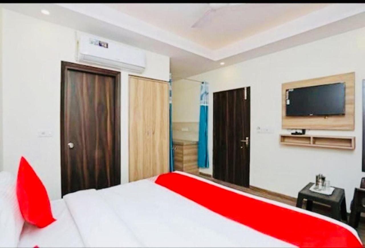 Airport Hotel Golden Bliss Near Delhi Airport ニューデリー エクステリア 写真