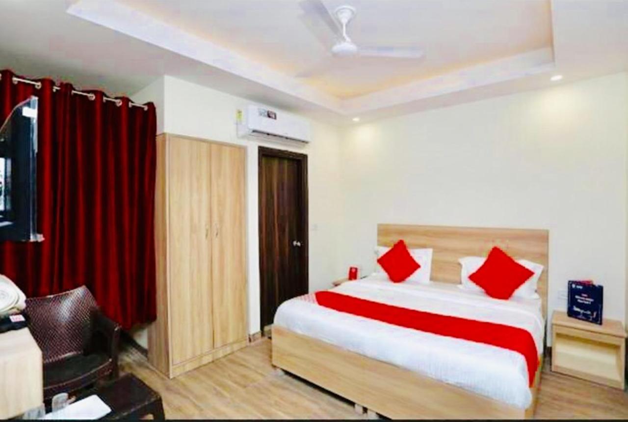 Airport Hotel Golden Bliss Near Delhi Airport ニューデリー エクステリア 写真