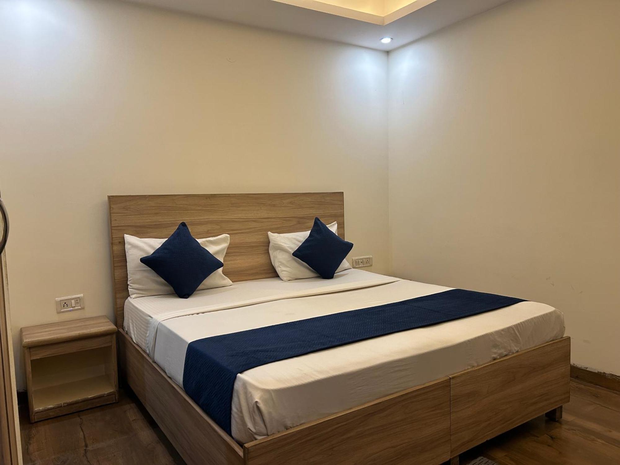 Airport Hotel Golden Bliss Near Delhi Airport ニューデリー エクステリア 写真