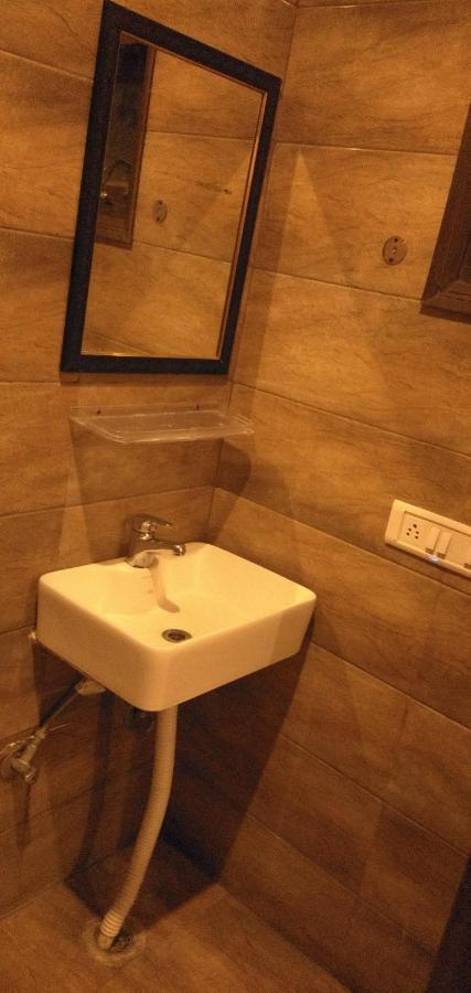 Airport Hotel Golden Bliss Near Delhi Airport ニューデリー エクステリア 写真